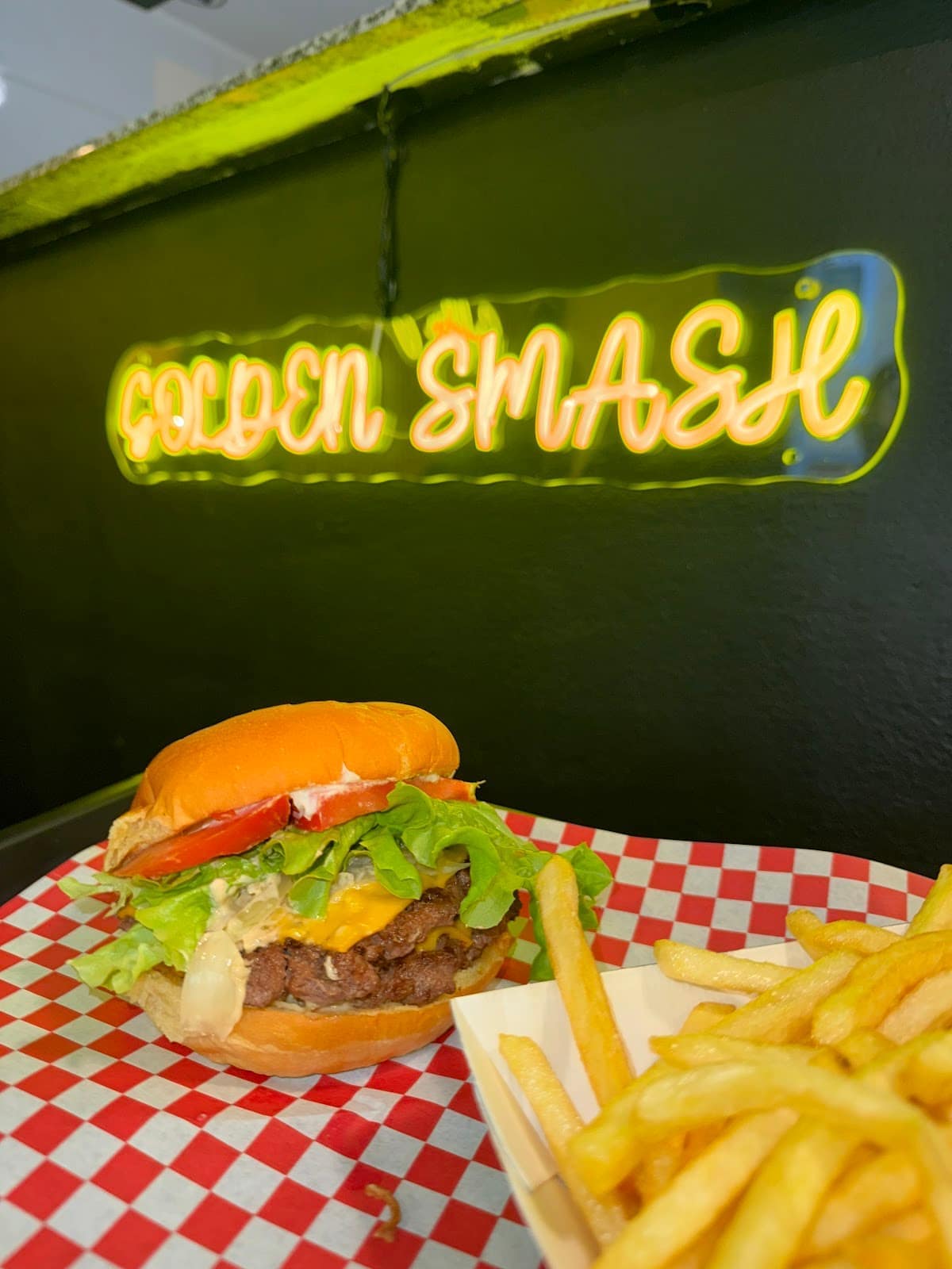 Golden Smash — Smash Burgers & Tacos à 2900 Porrentruy