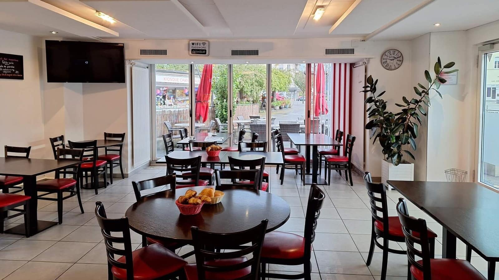Au Petit Café de la Gare — Chez la Soph — photo 1